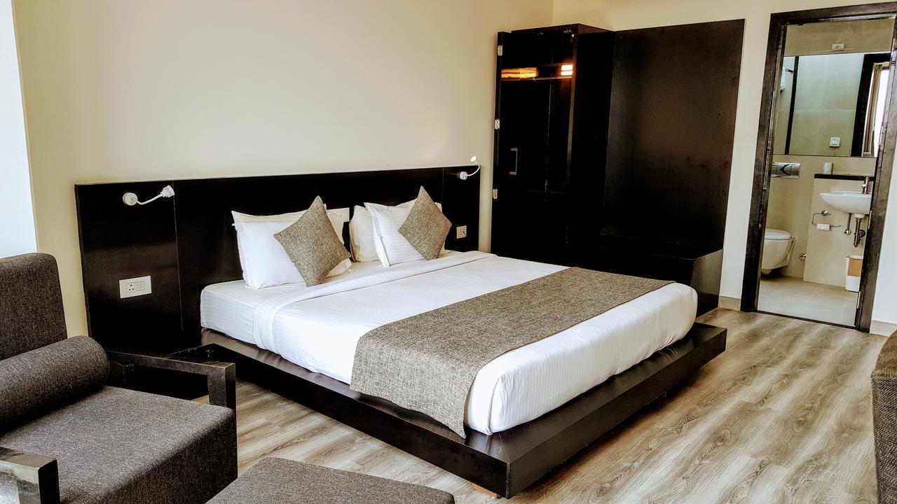 The Saneer Jaipur Hotell Exteriör bild