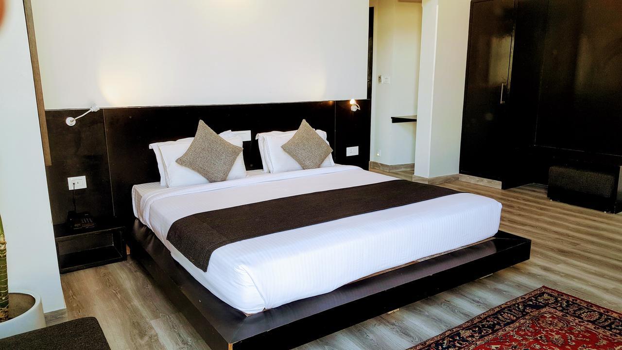 The Saneer Jaipur Hotell Exteriör bild