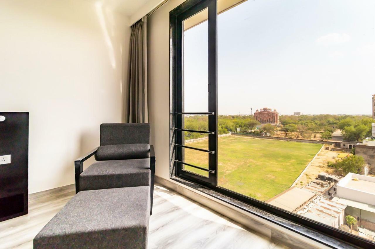 The Saneer Jaipur Hotell Exteriör bild