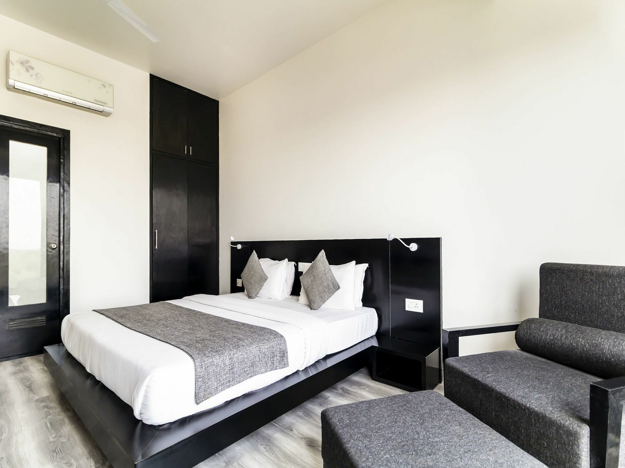 The Saneer Jaipur Hotell Exteriör bild
